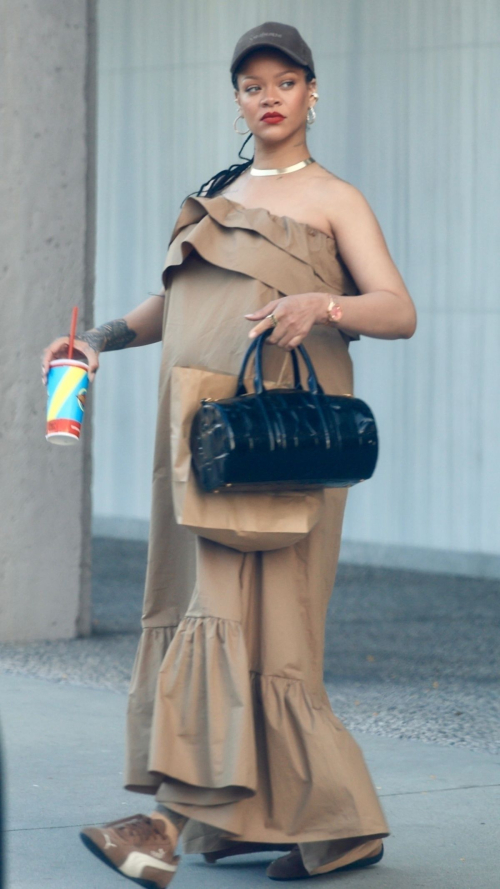 Rihanna Leaves FatBurger LA, June 2025 5