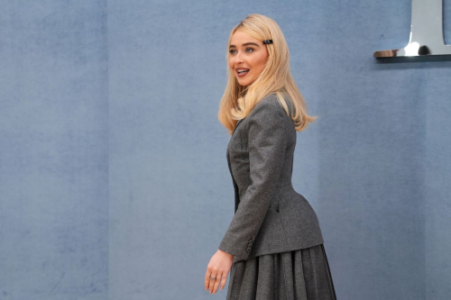 Sabrina Carpenter at Dior Homme Show Paris, June 2025 5