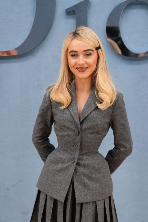Sabrina Carpenter at Dior Homme Show Paris, June 2025 6