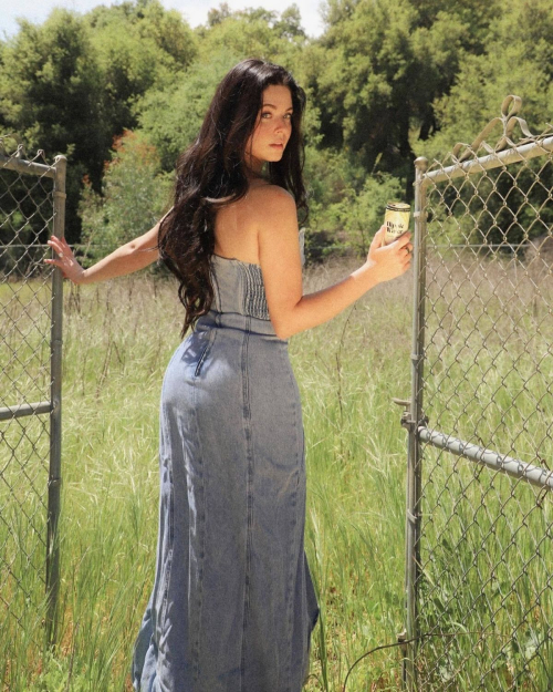 Sasha Pieterse for Hippie Water Campaign, May 2025 3