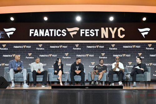 Sunisa Lee at Fanatics Fest NYC, June 2025 2