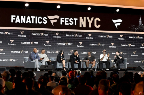 Sunisa Lee at Fanatics Fest NYC, June 2025 3