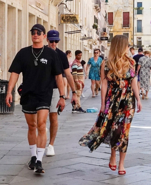 Sydney Sweeney leaves Harry’s Bar in Venice, June 2025 3