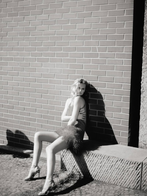 Toni Garrn for Super Flea Market, June 2025 3