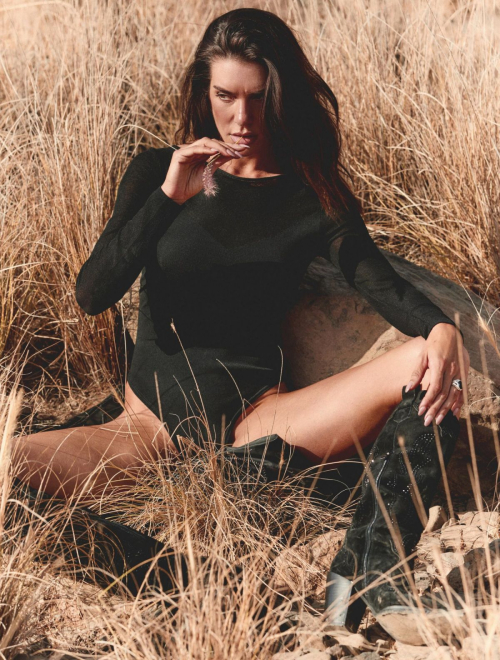 Valentina Ferrer in Instyle Spain, July/August 2025 6