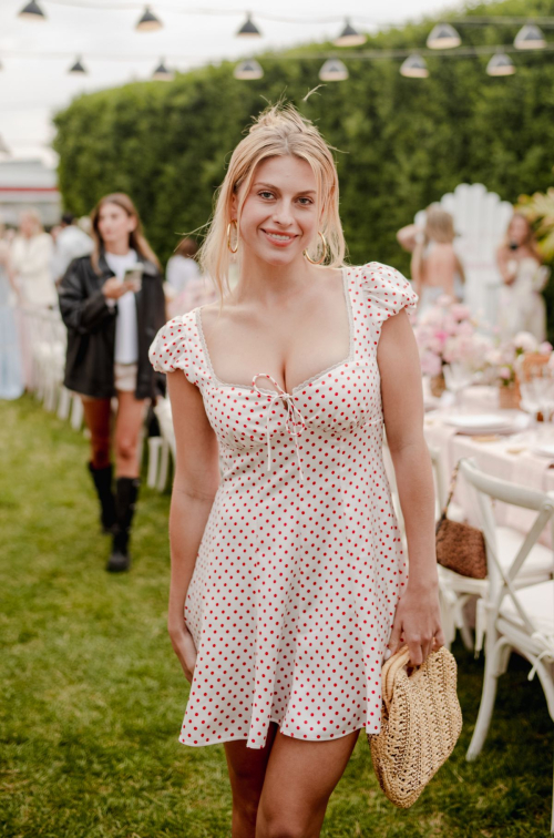 Xandra Pohl at Loveshackfancy Beach Shack, June 2025 1