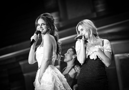 Addison Rae Performs with Lana Del Rey at Wembley, July 2025 1
