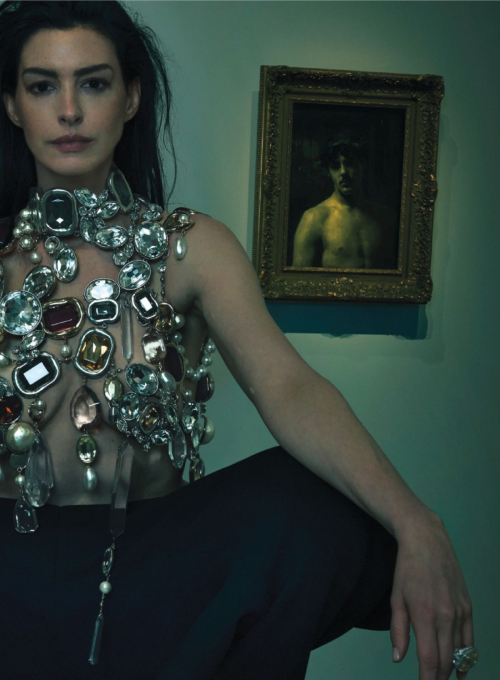 Anne Hathaway in Vogue US Editorial, August 2025 7