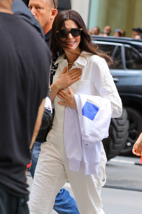 Anne Hathaway on Devil Wears Prada 2 Set July 2025 2