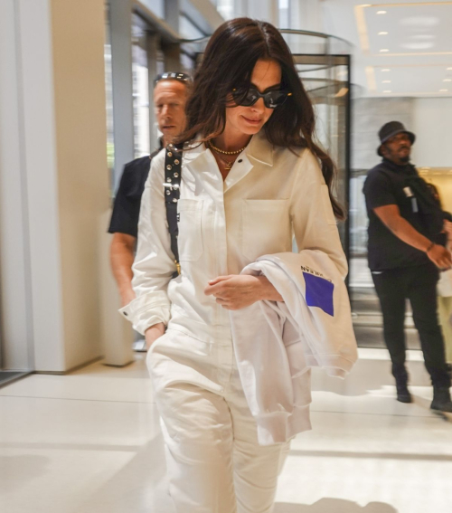 Anne Hathaway on Devil Wears Prada 2 Set July 2025 4