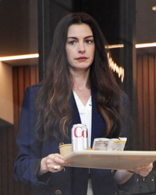 Anne Hathaway on Devil Wears Prada 2 Set July 2025 1