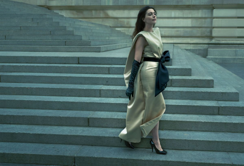 Anne Hathaway Vogue US feature, August 2025 1