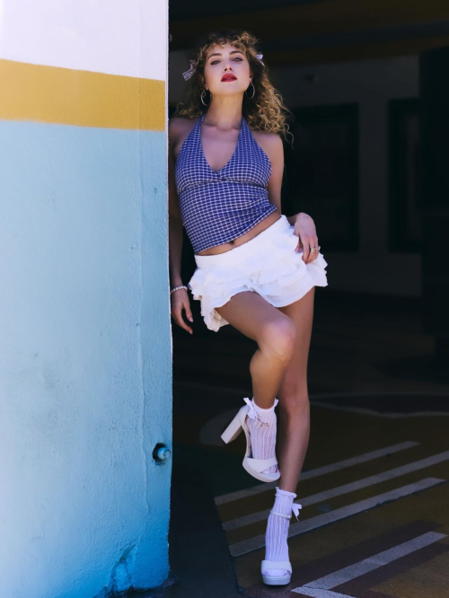Anne Winters Elegant Photoshoot July 2025 6