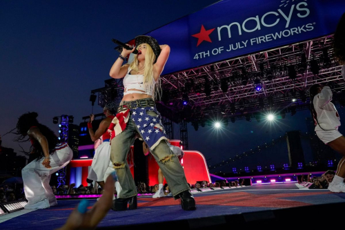 Ava Max at Macy’s July 4th fireworks NYC, July 2025 2