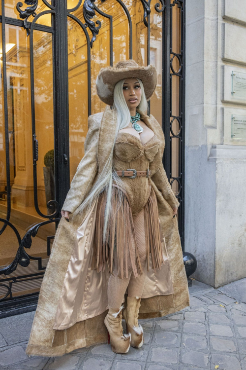 Cardi B Spotted Out and About in Paris, May 2025 5