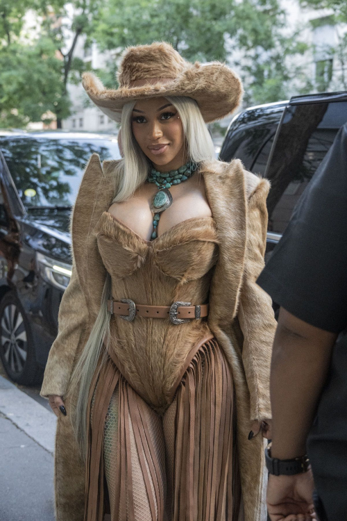 Cardi B Spotted Out and About in Paris, May 2025 6