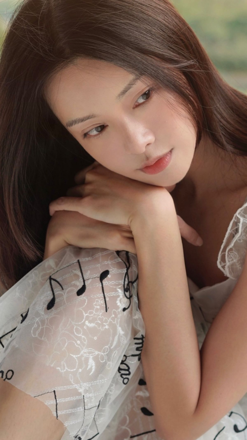 Cathryn Li Shares Stylish Instagram Pics, July 2025 13