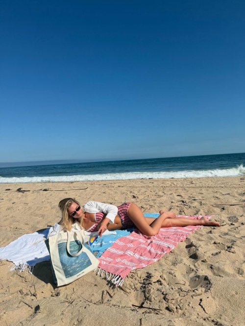 Caylee Cowan Stunning Instagram Photos July 2025 3