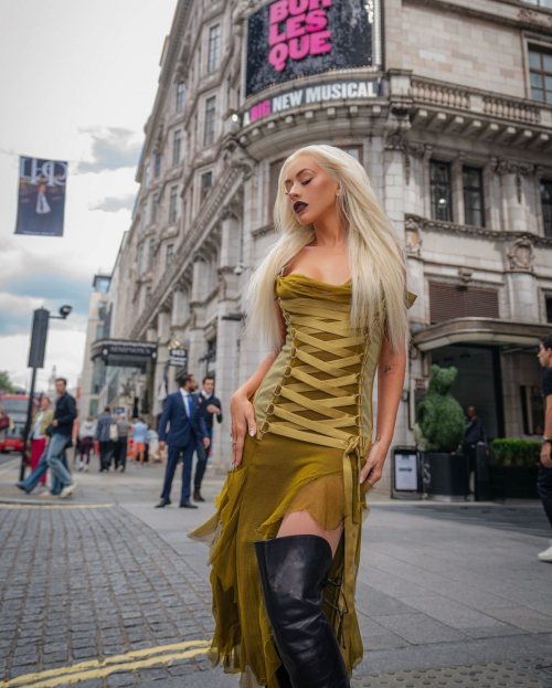 Christina Aguilera Gorgeous Instagram Photos July 2025 2