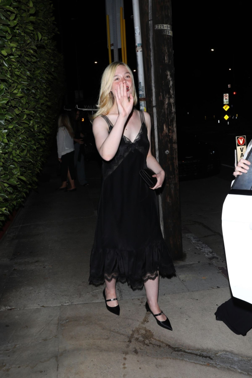 Elle and Dakota Fanning Leave Dinner in Santa Monica, July 2025 2