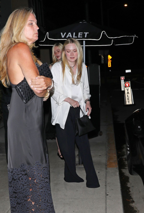 Elle and Dakota Fanning Leave Dinner in Santa Monica, July 2025 4