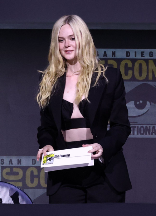 Elle Fanning at Predator Panel Comic-Con July 2025 4
