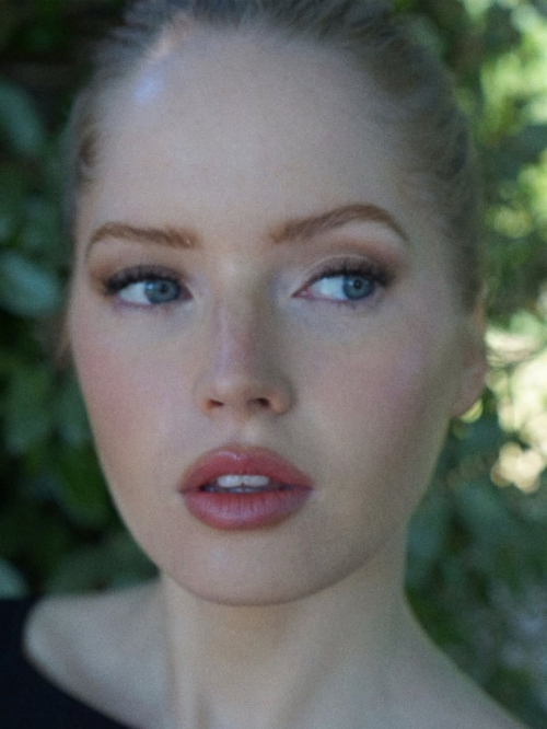 Ellie Bamber Stunning Instagram Moments, July 2025 3