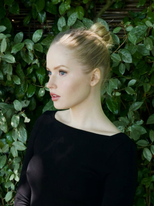Ellie Bamber Stunning Instagram Moments, July 2025 5