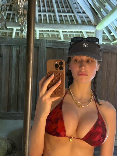 Elsie Hewitt Glam Instagram Updates, July 2025 2