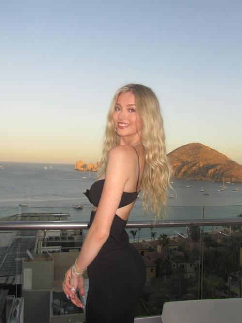 Emily Dobson Chic Instagram Collection, July 2025 4