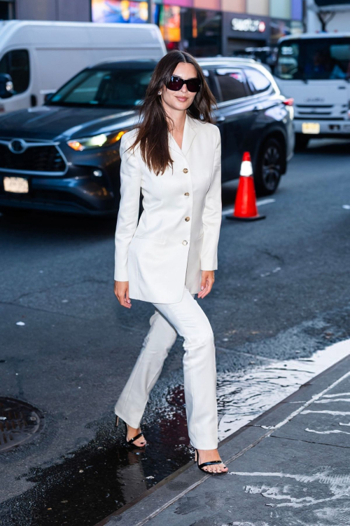Emily Ratajkowski at CBS Mornings Studio, July 2025 5