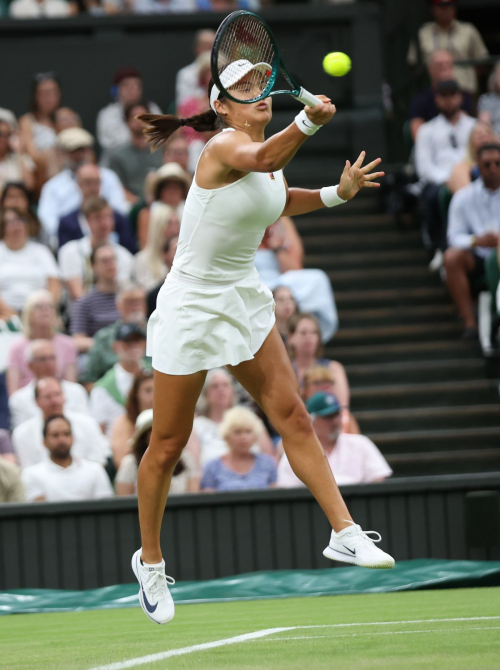 Emma Raducanu Defeated by Sabalenka at Wimbledon, July 2025 4