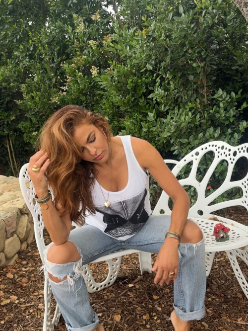 Eva Mendes glows in Instagram snaps, July 2025 6