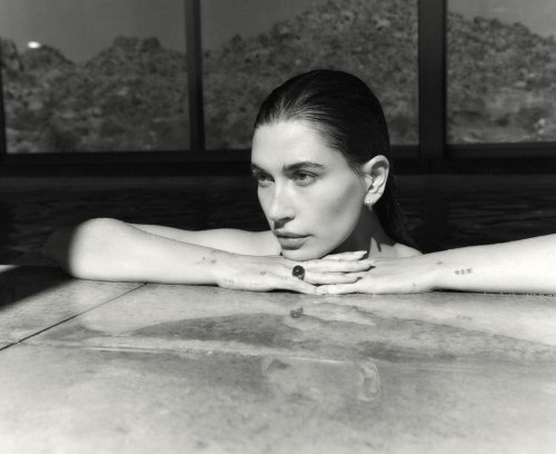 Hailey Bieber stuns on Vogue Italy cover, Aug 2025 4