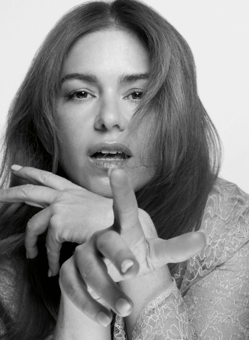Isla Fisher stuns for Harper’s Bazaar, August 2025 6