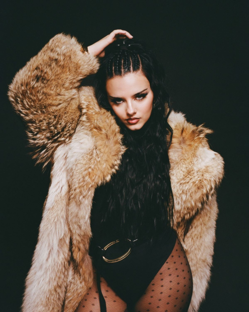Jessie Murph stuns in TMRW Magazine shoot, Mar 2025 7