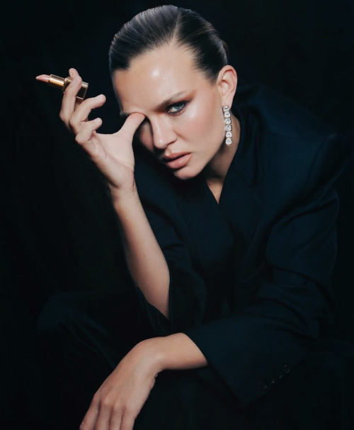 Josephine Skriver in L’Officiel Beauty, May 2025 3