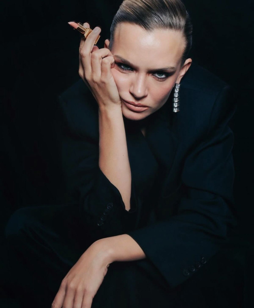 Josephine Skriver in L’Officiel Beauty, May 2025 4