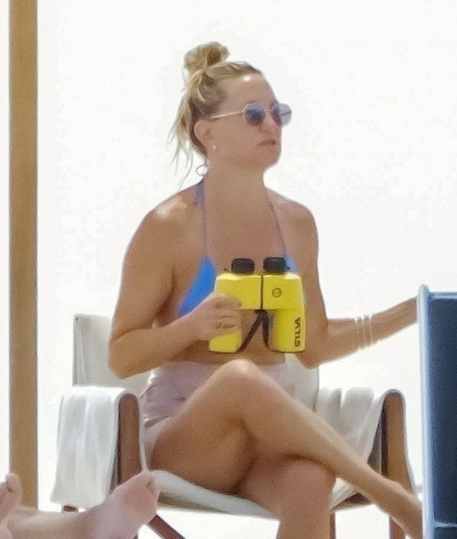 Kate Hudson in blue bikini on yacht Ibiza, July 2025 4