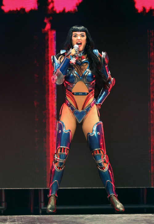 Katy Perry Performs at The Kia Forum Inglewood, July 2025 3