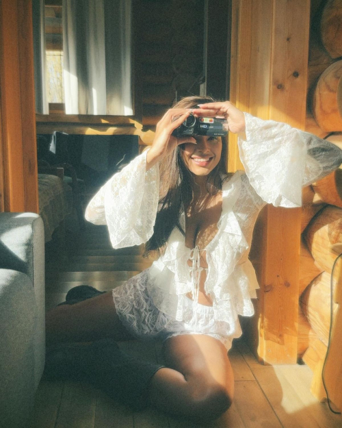 Komal Ilsanker Summer Instagram Photos, July 2025 3