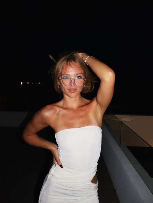 Kyla Dodds shares fresh Instagram photos, July 2025 12
