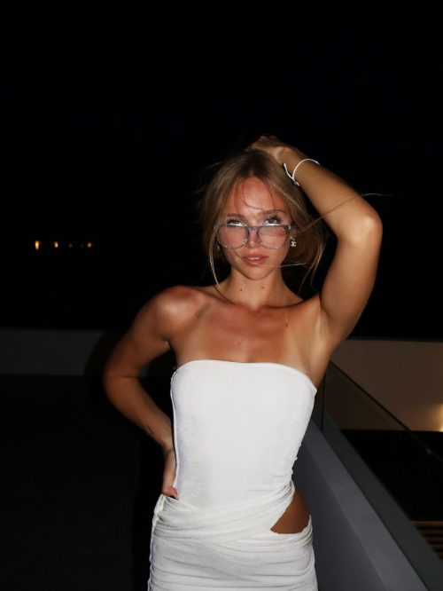 Kyla Dodds shares fresh Instagram photos, July 2025 13