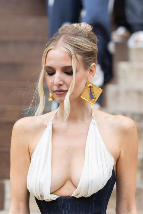 Leonie Hanne at Schiaparelli fashion show, July 2025 4