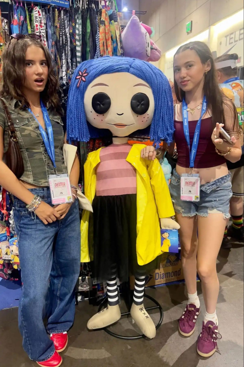 Madeleine and Violet McGraw at Comic-Con, July 2025 1