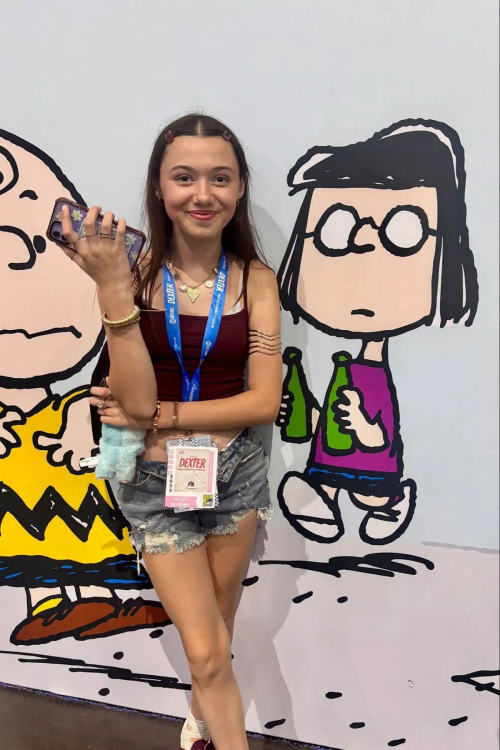 Madeleine and Violet McGraw at Comic-Con, July 2025 3