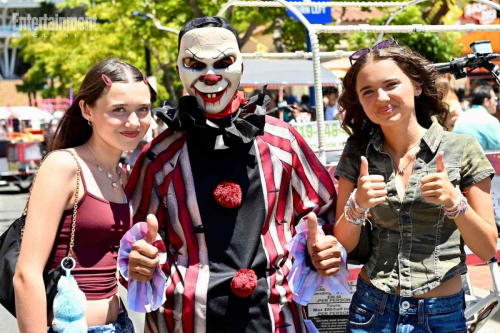 Madeleine and Violet McGraw at Comic-Con, July 2025 6
