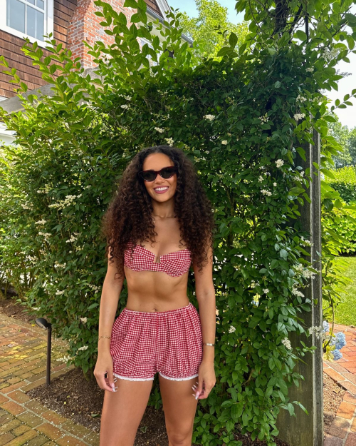 Madison Pettis Stunning Instagram Photos, July 2025 13