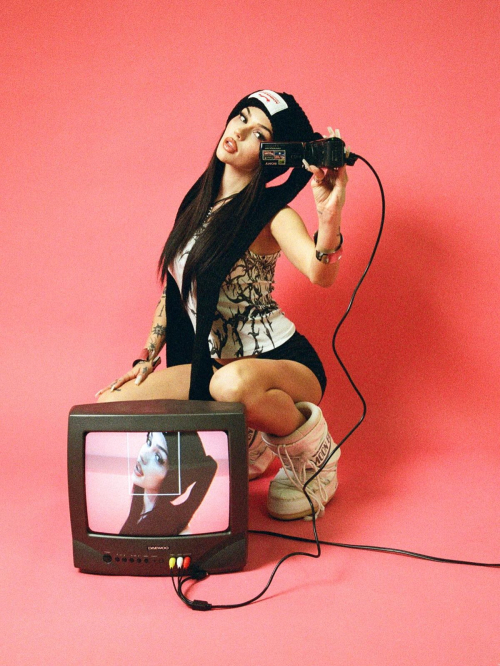 Maggie Lindemann Cool Instagram Snaps, July 2025 3