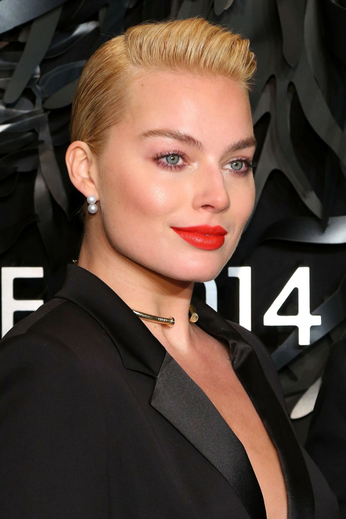 Margot Robbie at Hugo Boss Prize in NYC, Nov 2014 5
